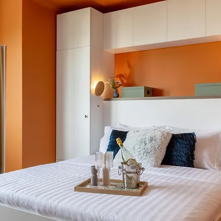 Playful & Bright 1br Near The Faculty Of Law Apartment