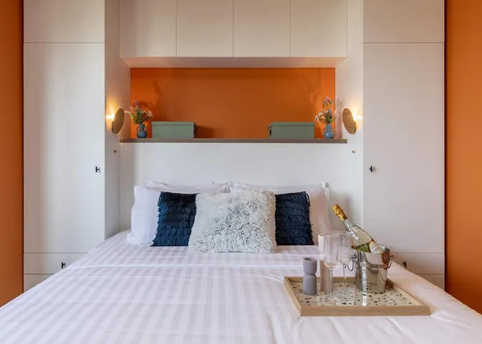 Playful & Bright 1br Near The Faculty Of Law Bucharest