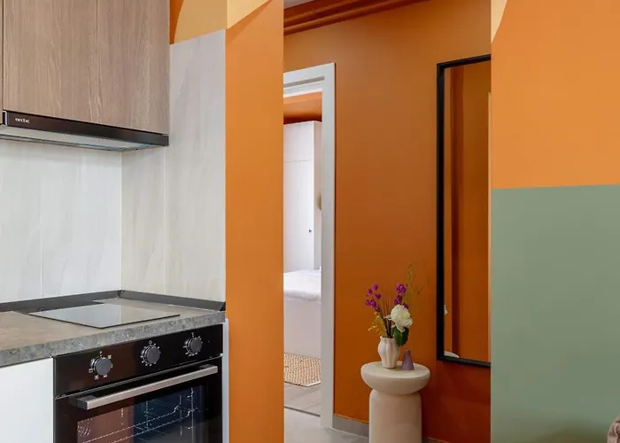 Playful & Bright 1br Near The Faculty Of Law Apartament *