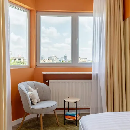 Playful & Bright 1br Near The Faculty Of Law Apartment